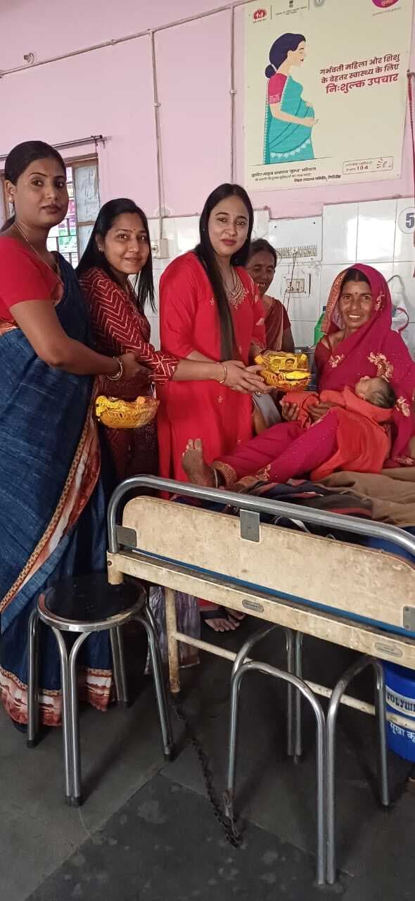 Giridih News :मारवाड़ी युवा मंच प्रेरणा शाखा ने किया बेबी किट का वितरण