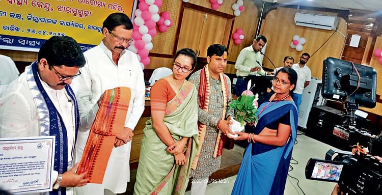 Jharsuguda News: आयुष्मान आरोग्य मंदिर में 120 प्रकार की दवाएं उपलब्ध, लाभ उठायें ग्रामीण : डॉ महालिंग