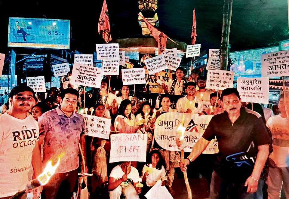 Ranchi News : आतंकी हमले में मृत लोगों को दी गयी श्रद्धांजलि