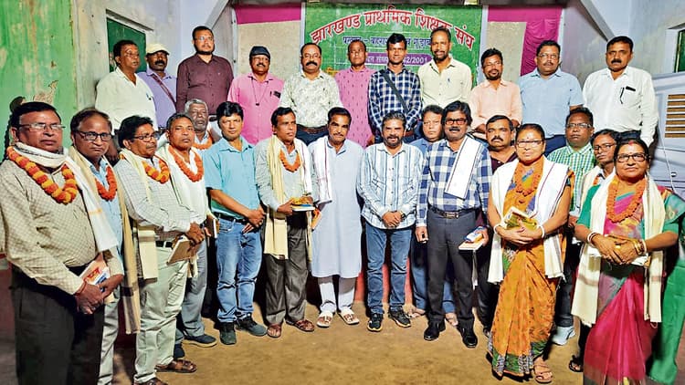 East singhbhum news: शिक्षक कभी सेवानिवृत्त नहीं होते, समाज को देते हैं नयी दिशा : समीर मोहंती