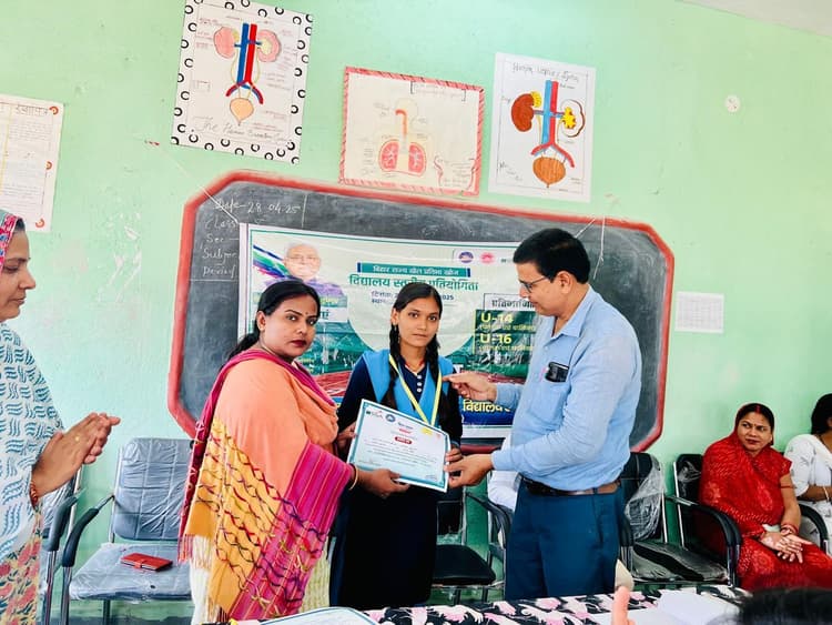 मशाल खेल प्रतियोगिता सफल छात्र-छात्राएं हुए सम्मानित