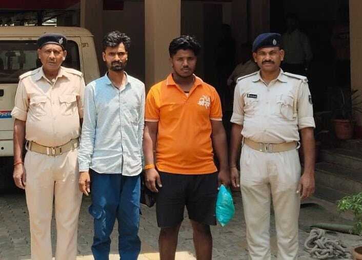 पुलिस पर हमला के मामले में दो आरोपित गिरफ्तार