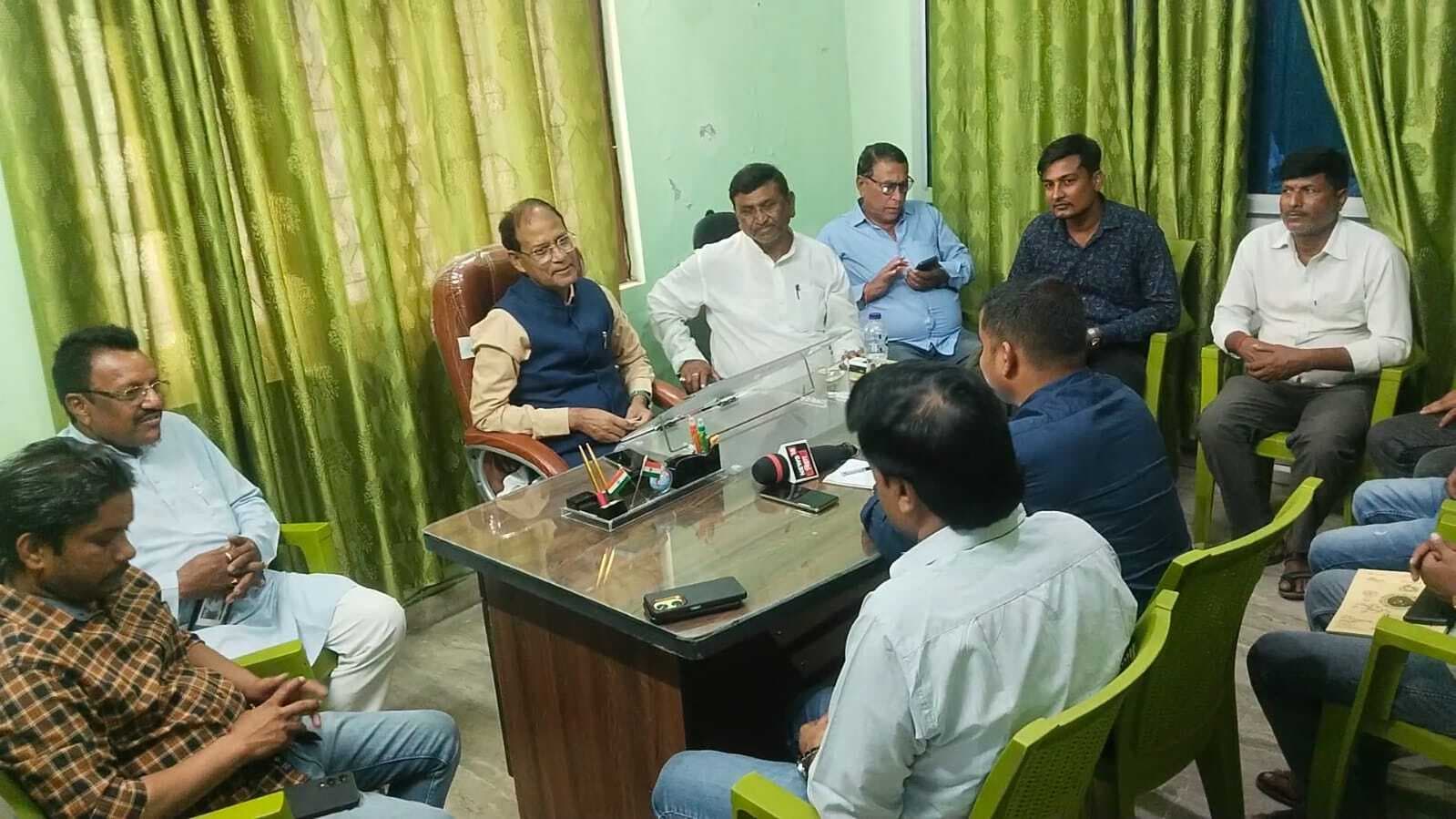 सांसद ने सुनी लोगों की फरियाद, दिया त्वरित निष्पादन का भरोसा