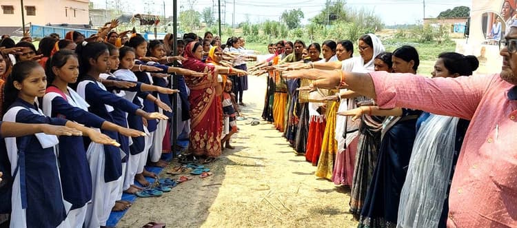 महिलाओं में दिख रही विकास व आत्मनिर्भरता के प्रति झलक