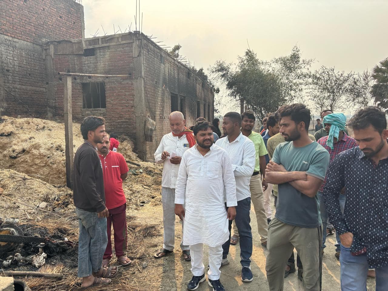 आगजनी से पीड़ित परिवार से मिली माले की टीम