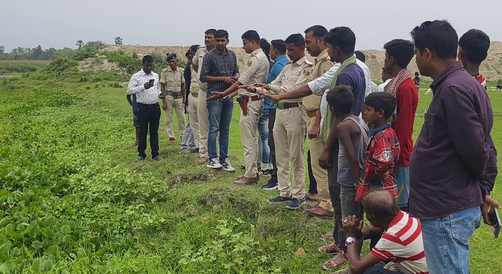 सिमलगाछी पोखर से अज्ञात महिला का शव बरामद