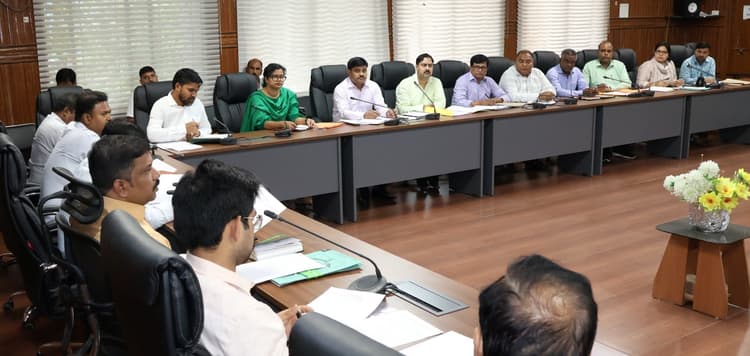 हर माह 100 से 150 वाहनों की करें जांच : डीसी