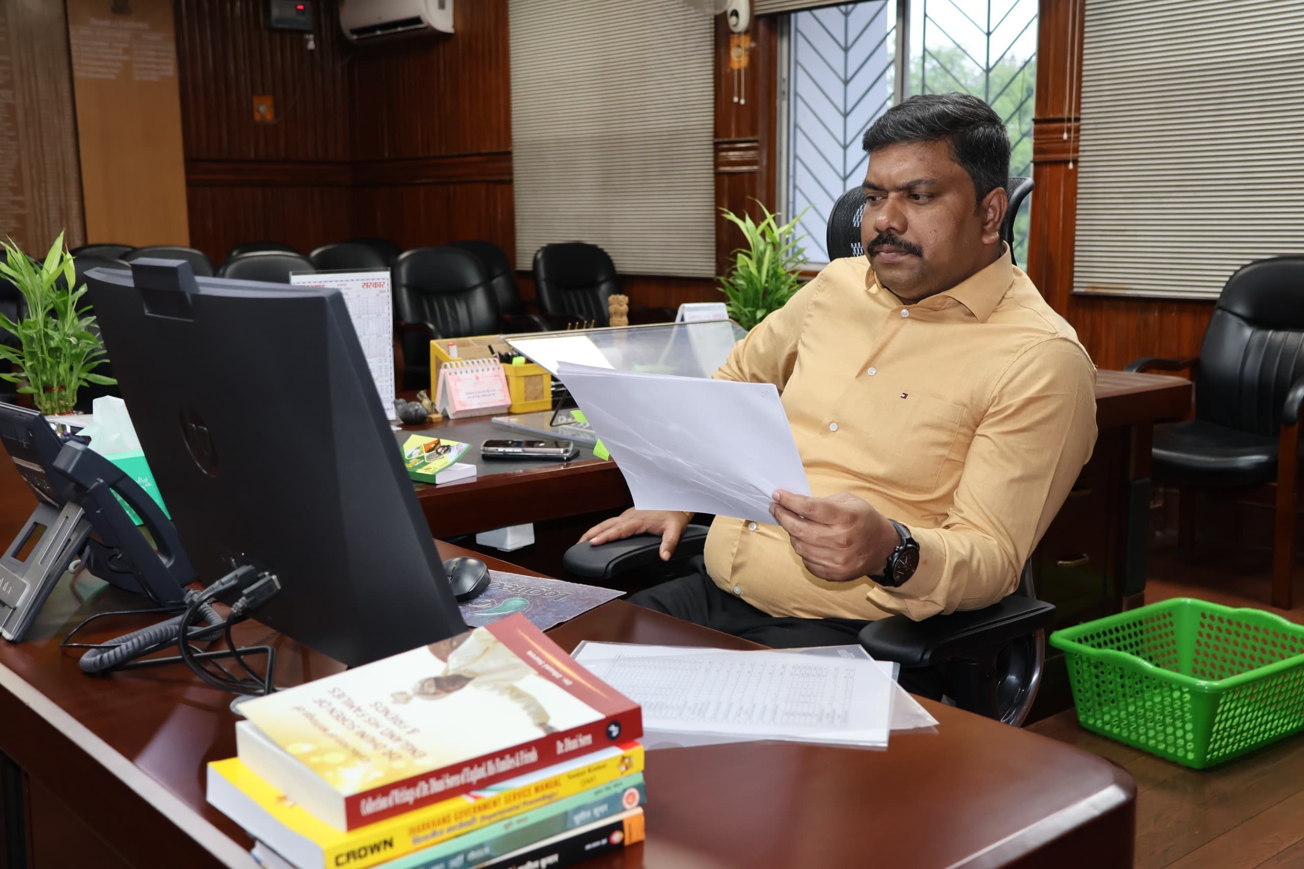 जनता दरबार के आवेदनों का मिशन मोड में करें निष्पादित : डीसी