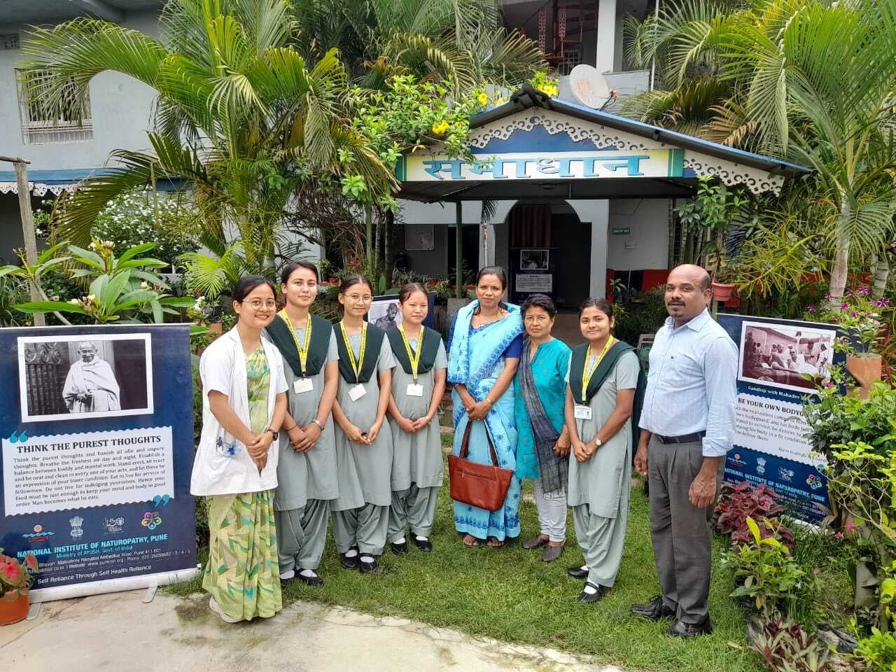 बीएससी नर्सिंग के छात्रों ने समाधान कायाकल्प केन्द्र पिपरीथान का किया दौरा