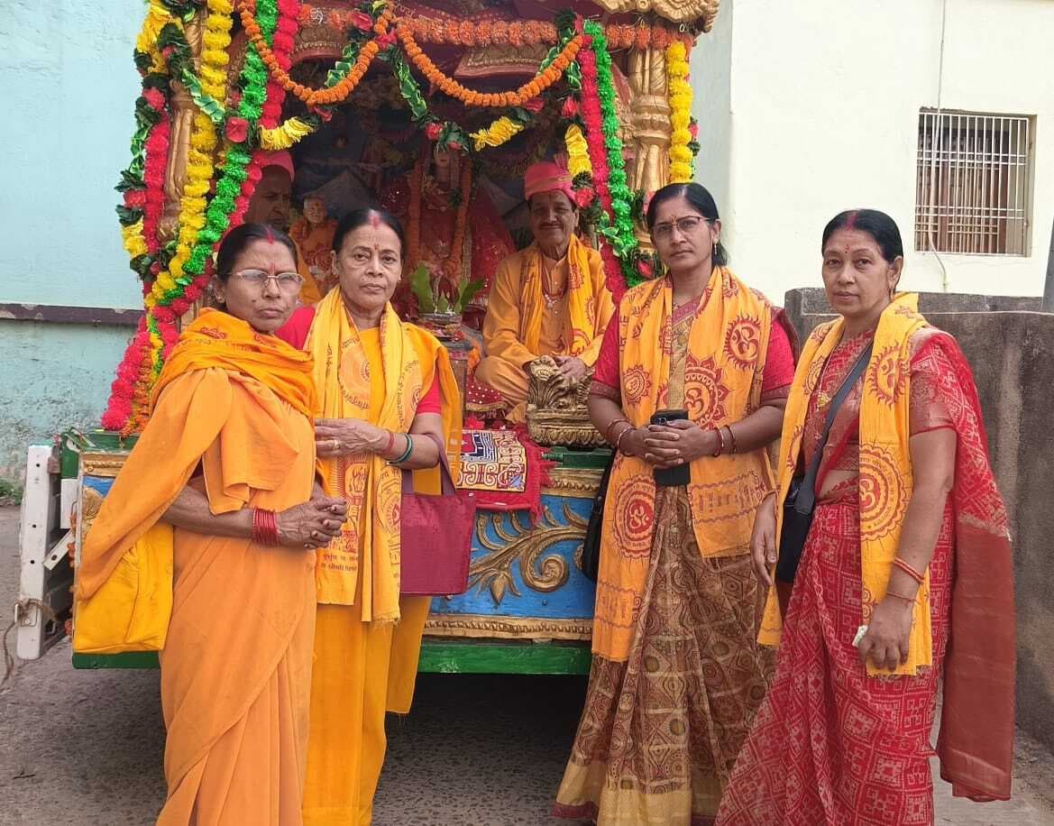 Deoghar news : शांतिकुंज हरिद्वार से निकली ज्योति कलश रथयात्रा पहुंची गायत्री शक्तिपीठ