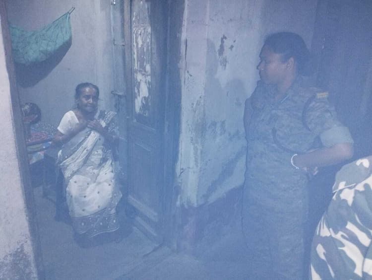 वृद्धा का चेन छीनकर भाग रहा अपराधी धराया