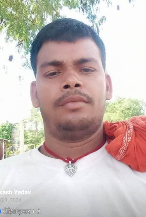 ट्रैक्टर पलटने से चालक विकाश की मौत, घर में मचा कोहराम