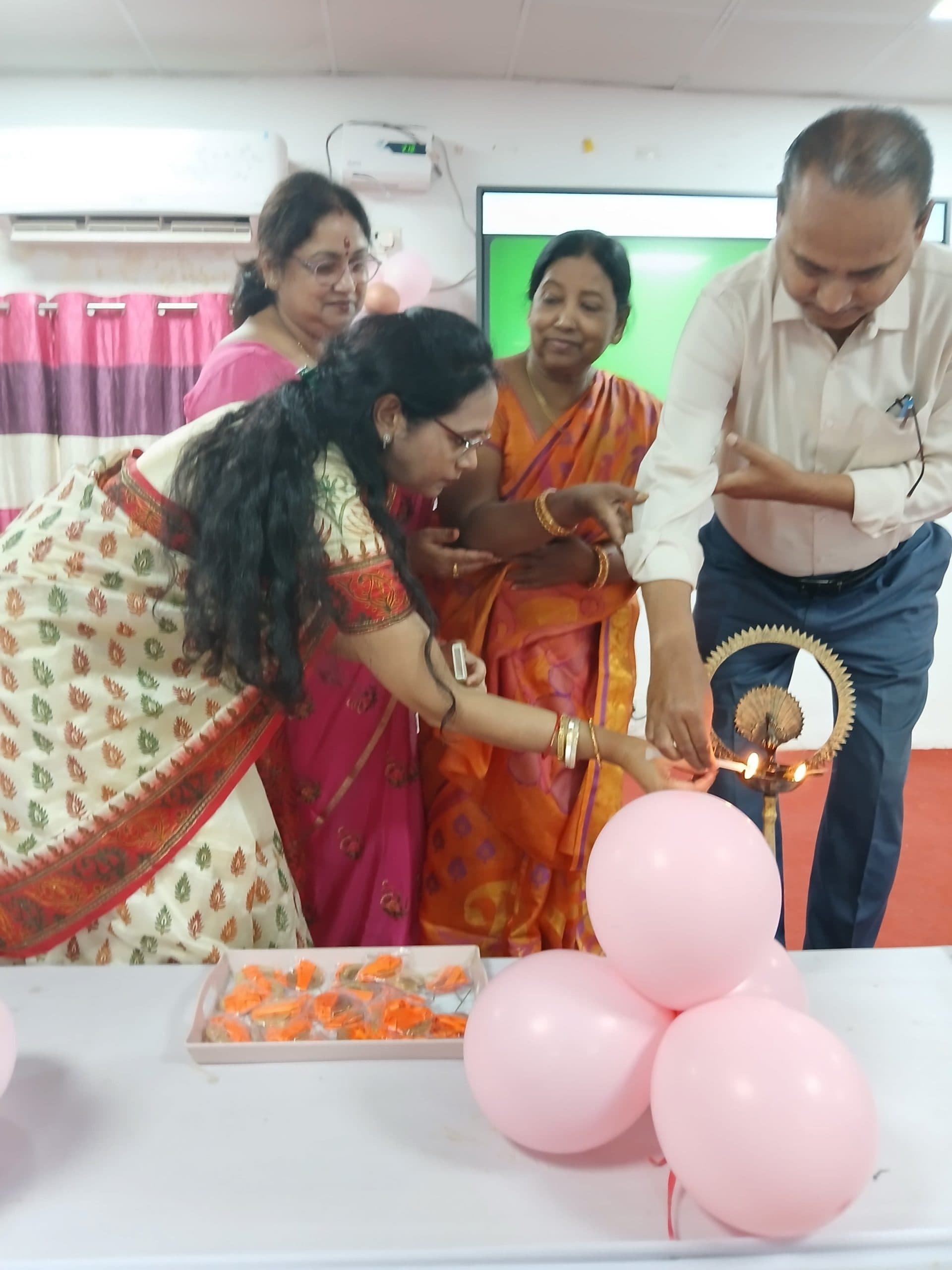 Motihari: कैंपस में पहुंचते हीं पूर्ववर्ती छात्राओं की पुरानी यादें हो गयीं ताजा