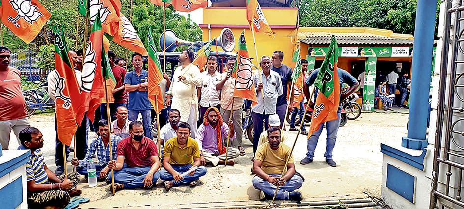 कांकसा : बीडीओ ऑफिस को भाजपा ने घेरा