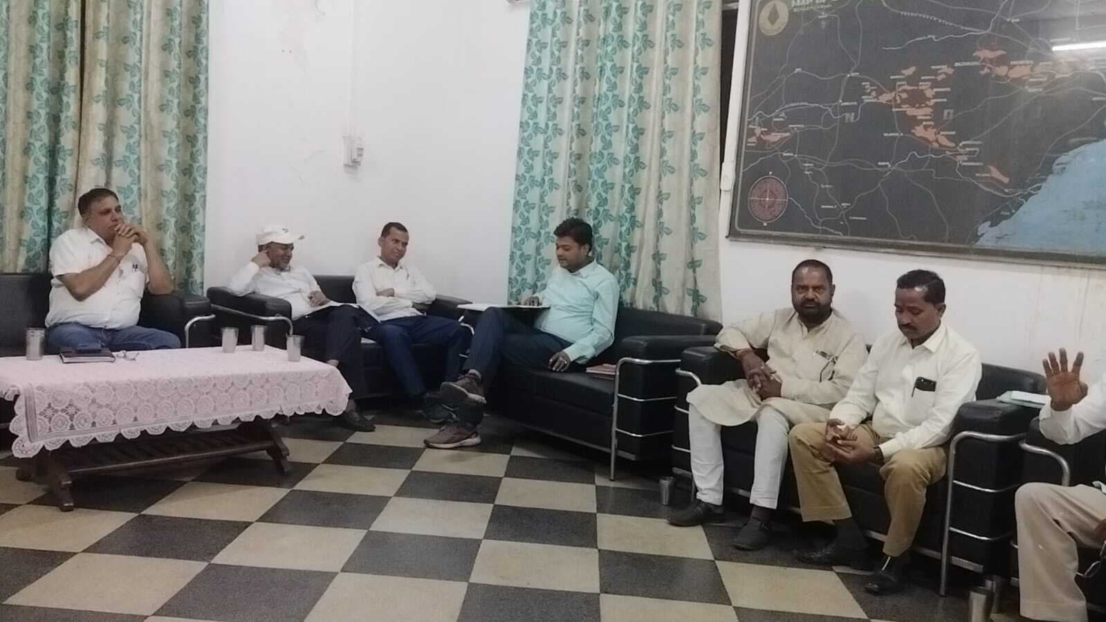 Giridih News :10 सूत्री मांगों को लेकर झाकोमयू एवं सीसीएल प्रबंधन के बीच हुई वार्ता