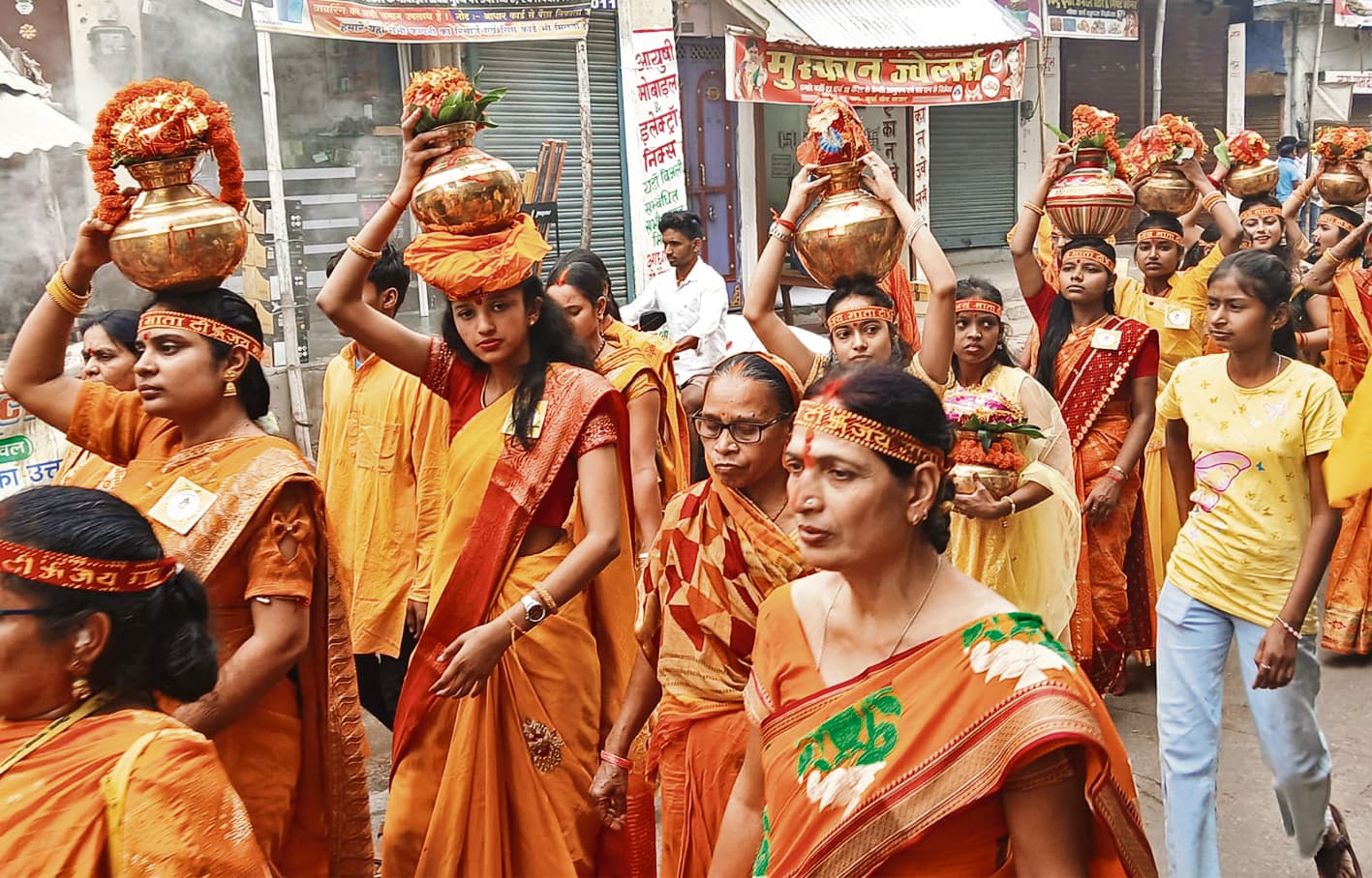 Jehanabad : 24 कुंडीय गायत्री महायज्ञ के लिए निकाली गयी कलशयात्रा