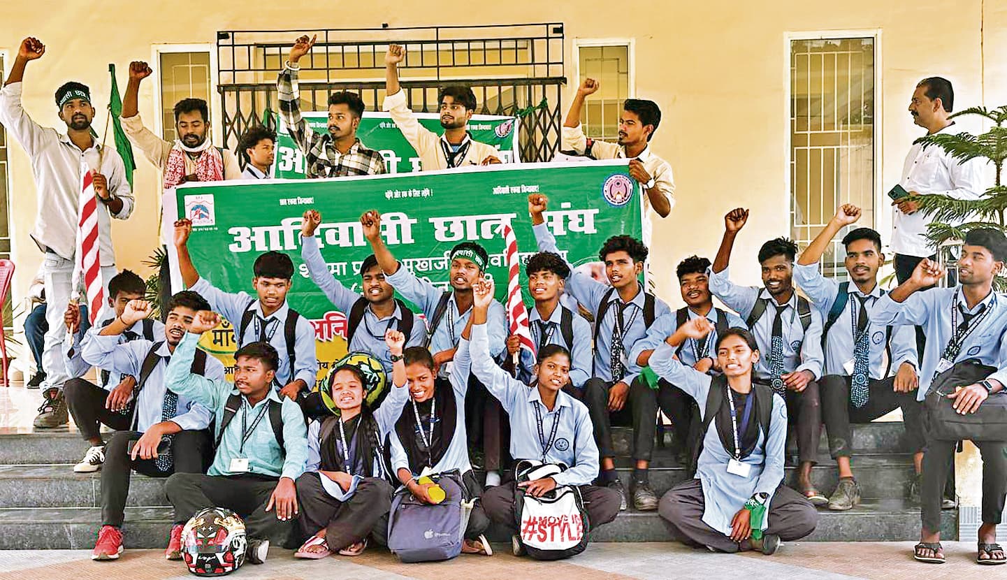 Ranchi News: डीएसपीएमयू : आदिवासी छात्र संघ ने बंद कराया विवि, पठन-पाठन ठप रहा