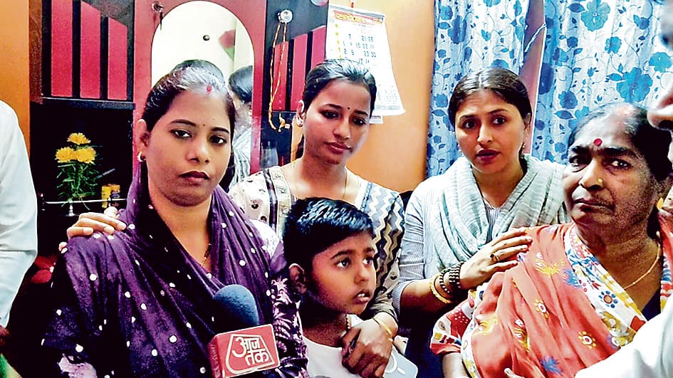 अब भी पाकिस्तानी रेंजर्स के कब्जे में हैं बीएसएफ जवान पूर्णम, पत्नी पहुंचीं चंडीगढ़