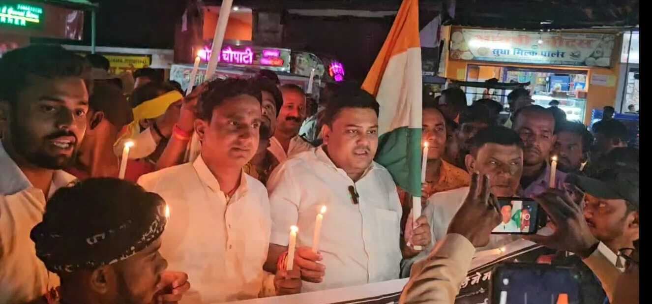 आंतकी हमले के खिलाफ निकाला कैंडल मार्च