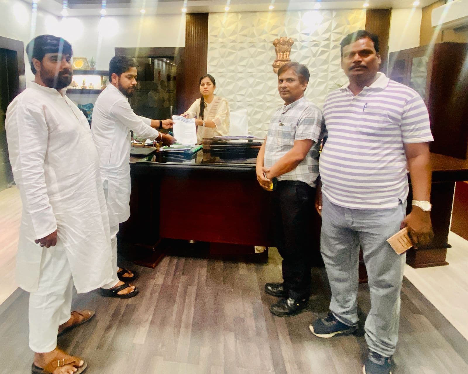 शहीद जवान के आश्रित को नौकरी व बेटे का सैनिक स्कूल में हो नामांकन