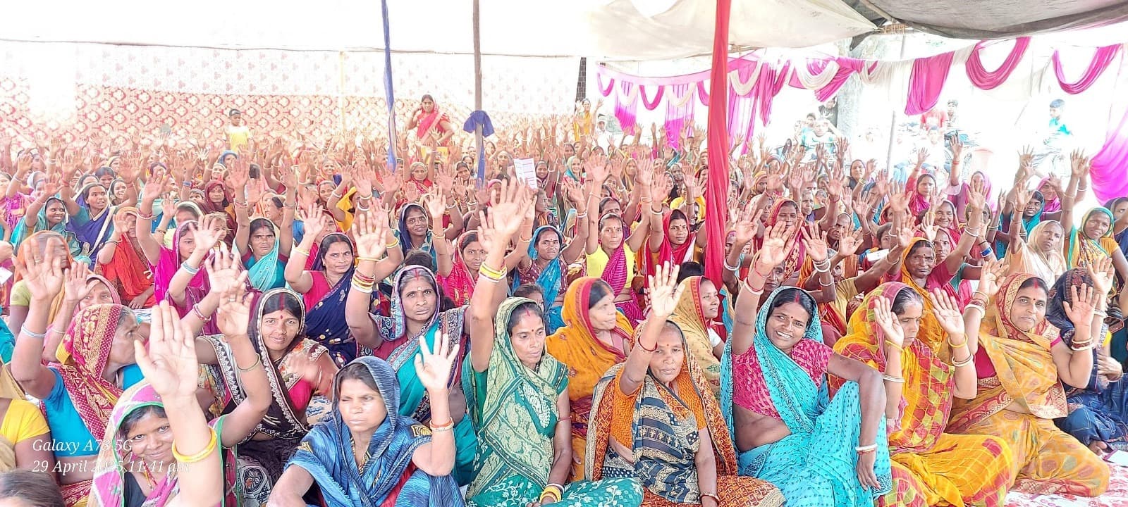 महिला संवाद में महिलाओं की आकांक्षा-गांव में बहाल हो एटीएम की सुविधा