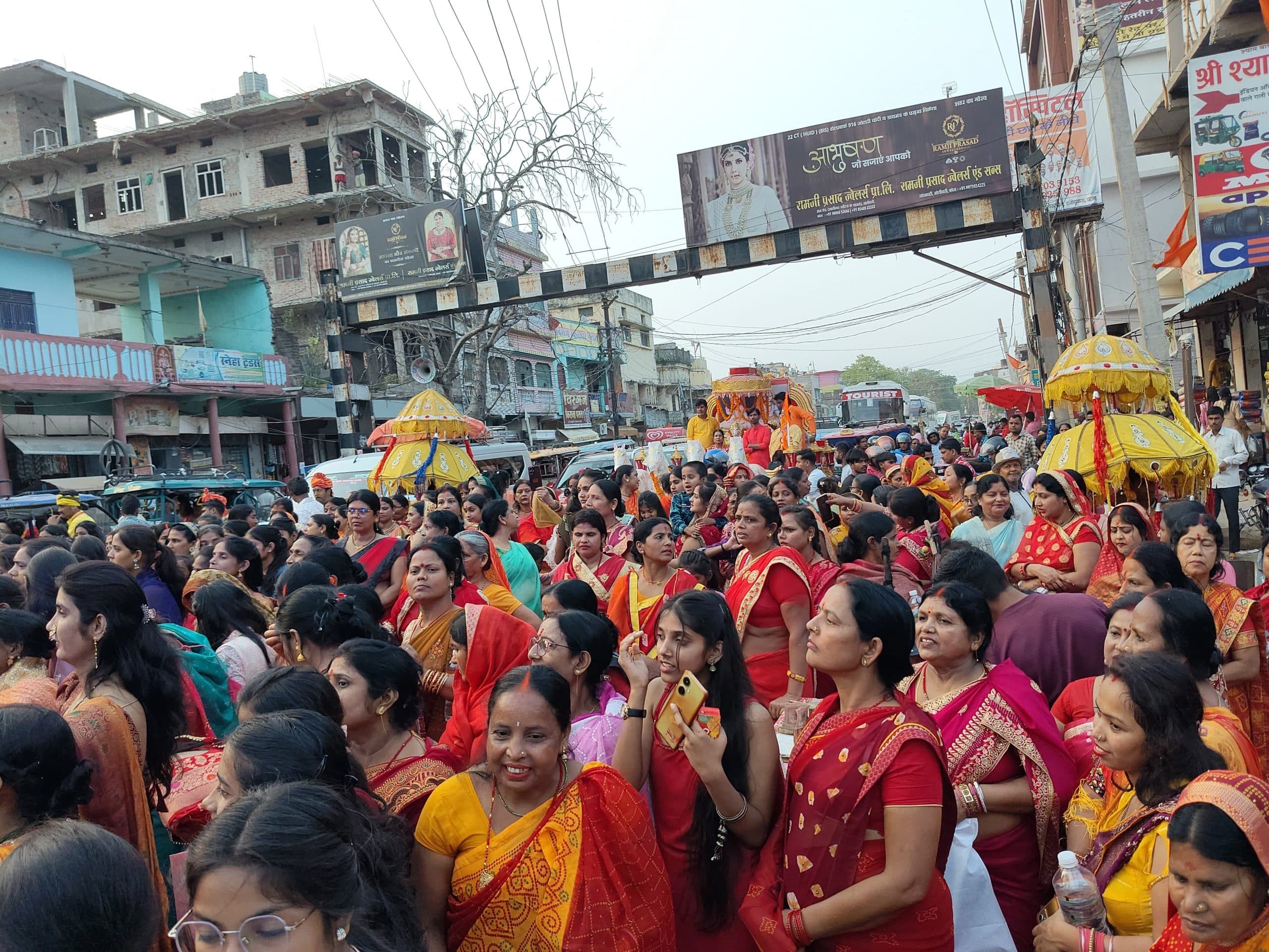 Motihari: महायज्ञ के तीसरे दिन भगवान शंकर सपरिवार का हुआ नगर भ्रमण