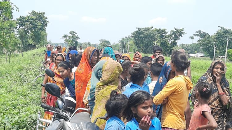 बेलदौर नहर के पास ह्यूम पाइप से अज्ञात महिला का मिला शव