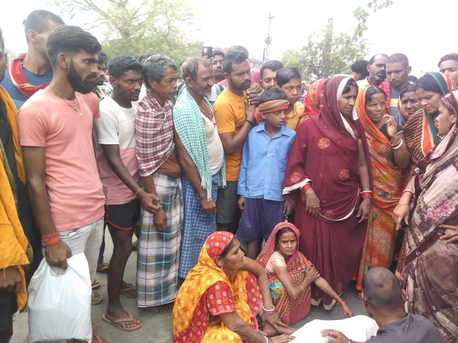 पुलिस के भय से भाग रहे बालू लोड ट्रैक्टर चालक की दुर्घटना में मौत