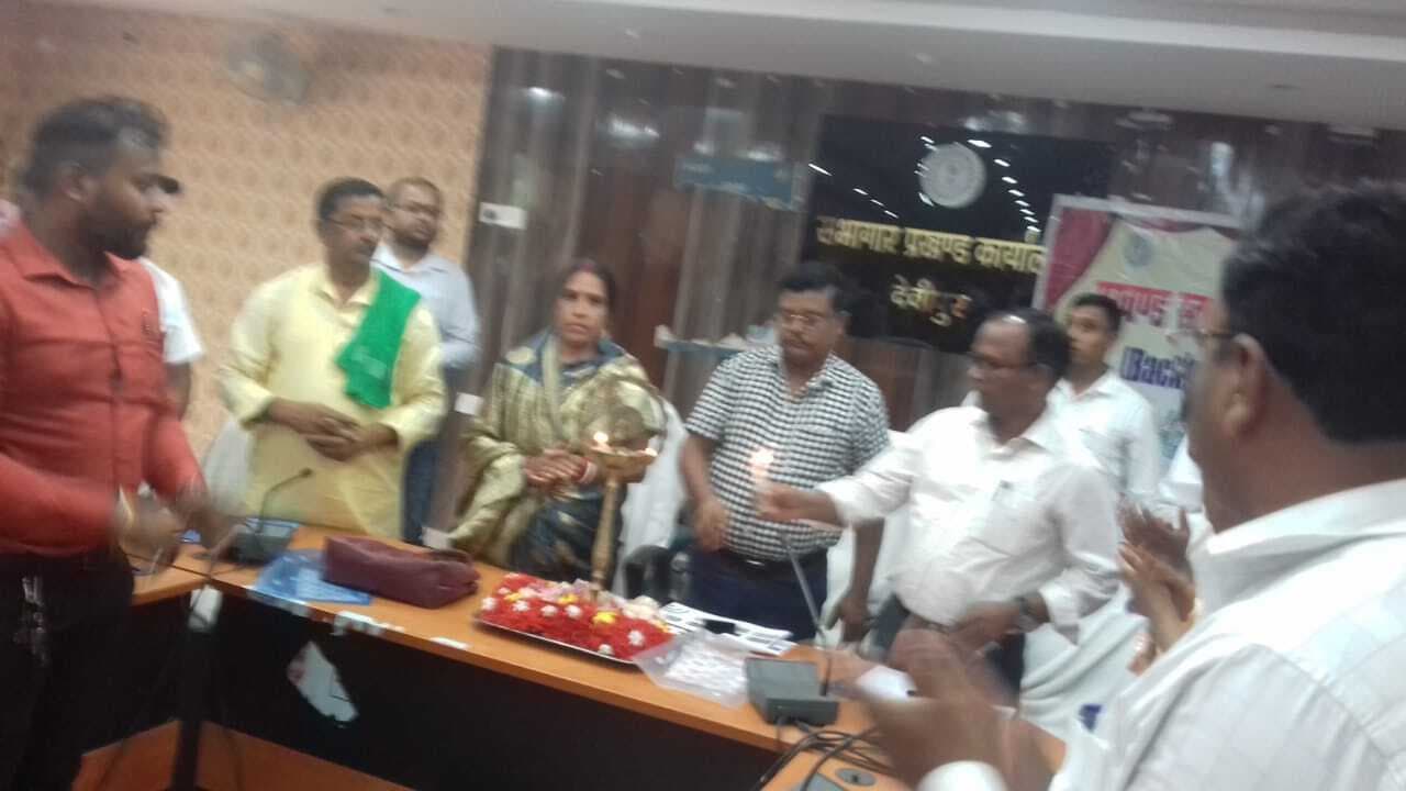 देवीपुर : शिक्षा के प्रति बच्चों में रुचि बढ़ाएं : बीडीओ