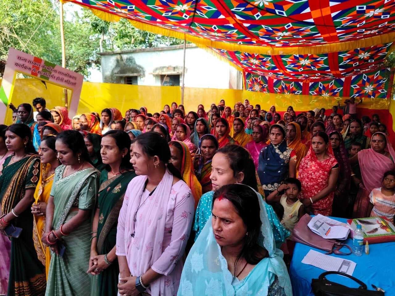 महिला संवाद: सामुदायिक शौचालय, विवाह भवन, रोजगार की मांग उठा रहीं महिलाएं