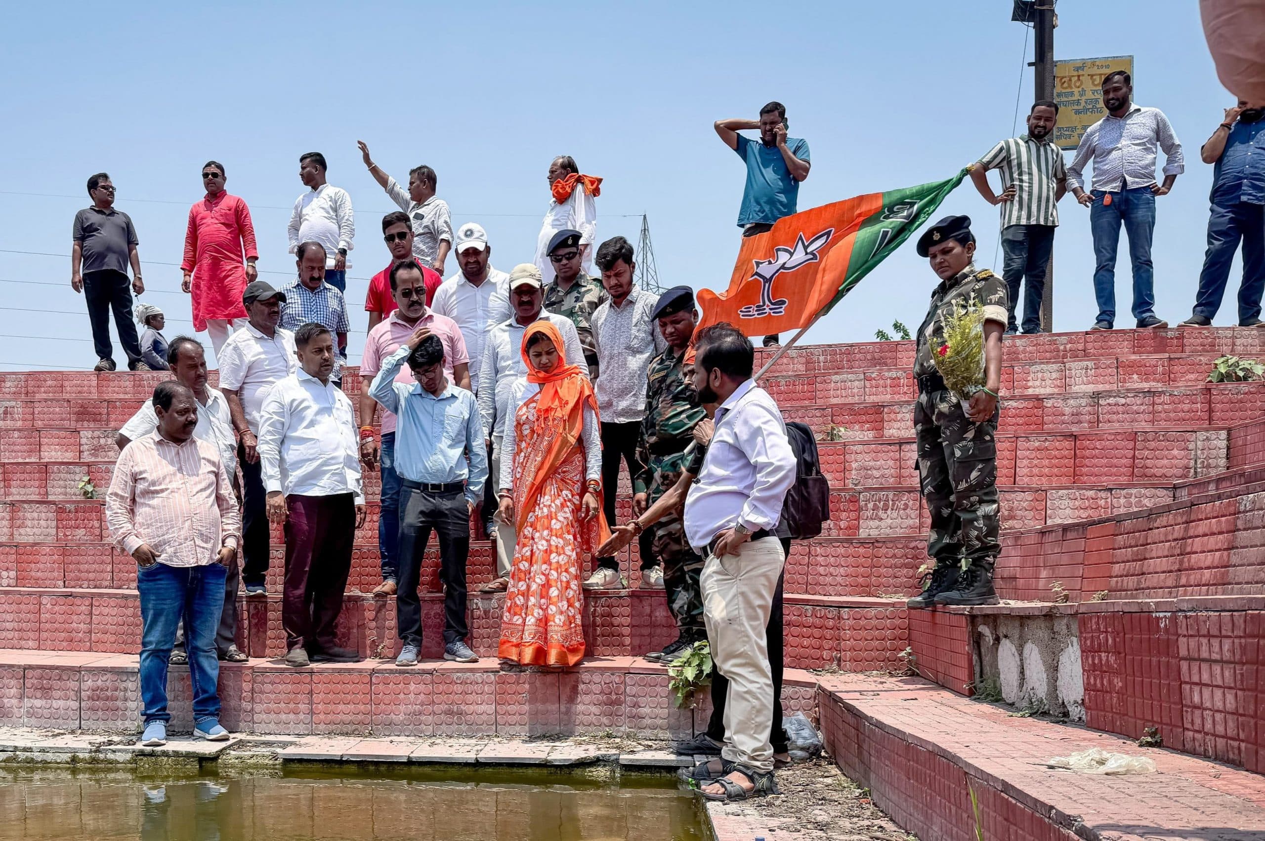 Jamshedpur news. गुणवत्तापूर्ण के साथ समय पर कार्य सुनिश्चित करने के दिये निर्देश