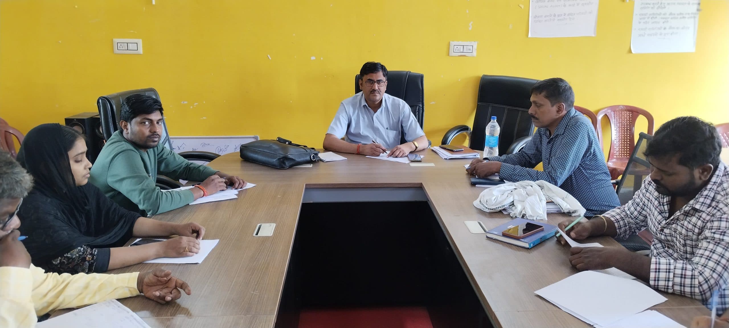 बीडीओ ने कार्य में शिथिलता पर पंचायत सचिव का रोका वेतन