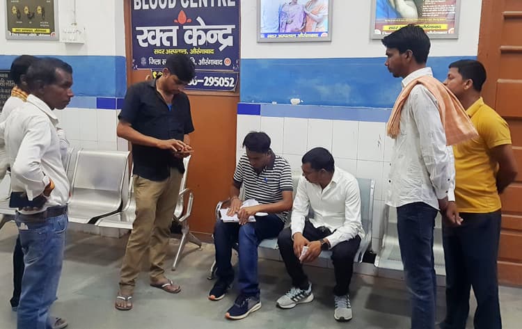 Aurangabad News : बाइक से गिरी महिला को ट्रक ने रौंदा, मौत