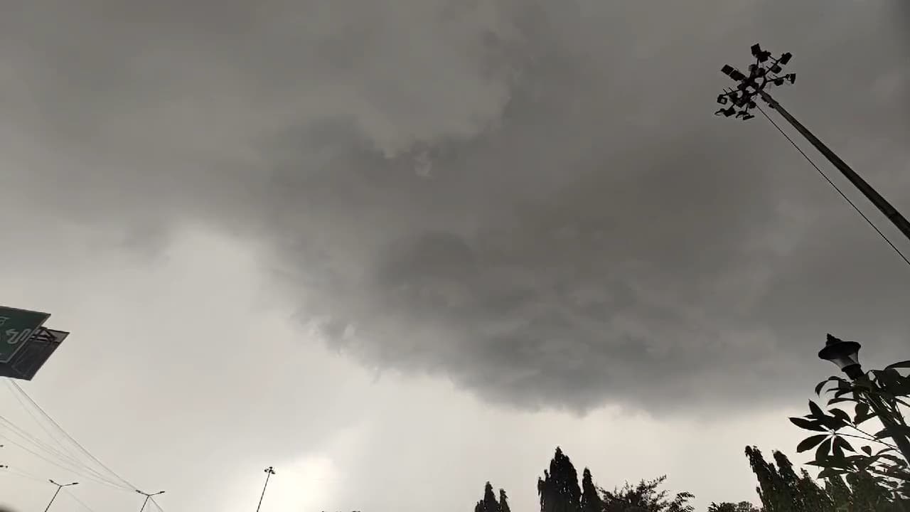 भीषण गर्मी के बाद बारिश ने दी राहत, जमुई में मौसम ने बदला मिजाज