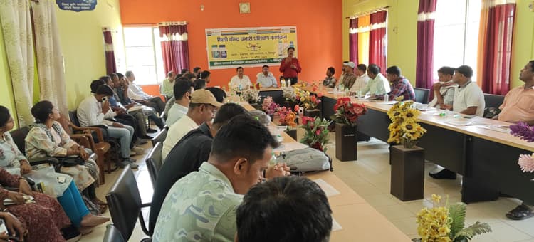 Chaibasa News : टिकाऊ व लाभकारी खेती के लिए नैनो उर्वरकों का प्रयोग करें