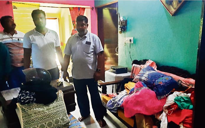 hajipur news. घर का ताला काटकर 80 हजार नकद व पांच लाख के आभूषण की चोरी