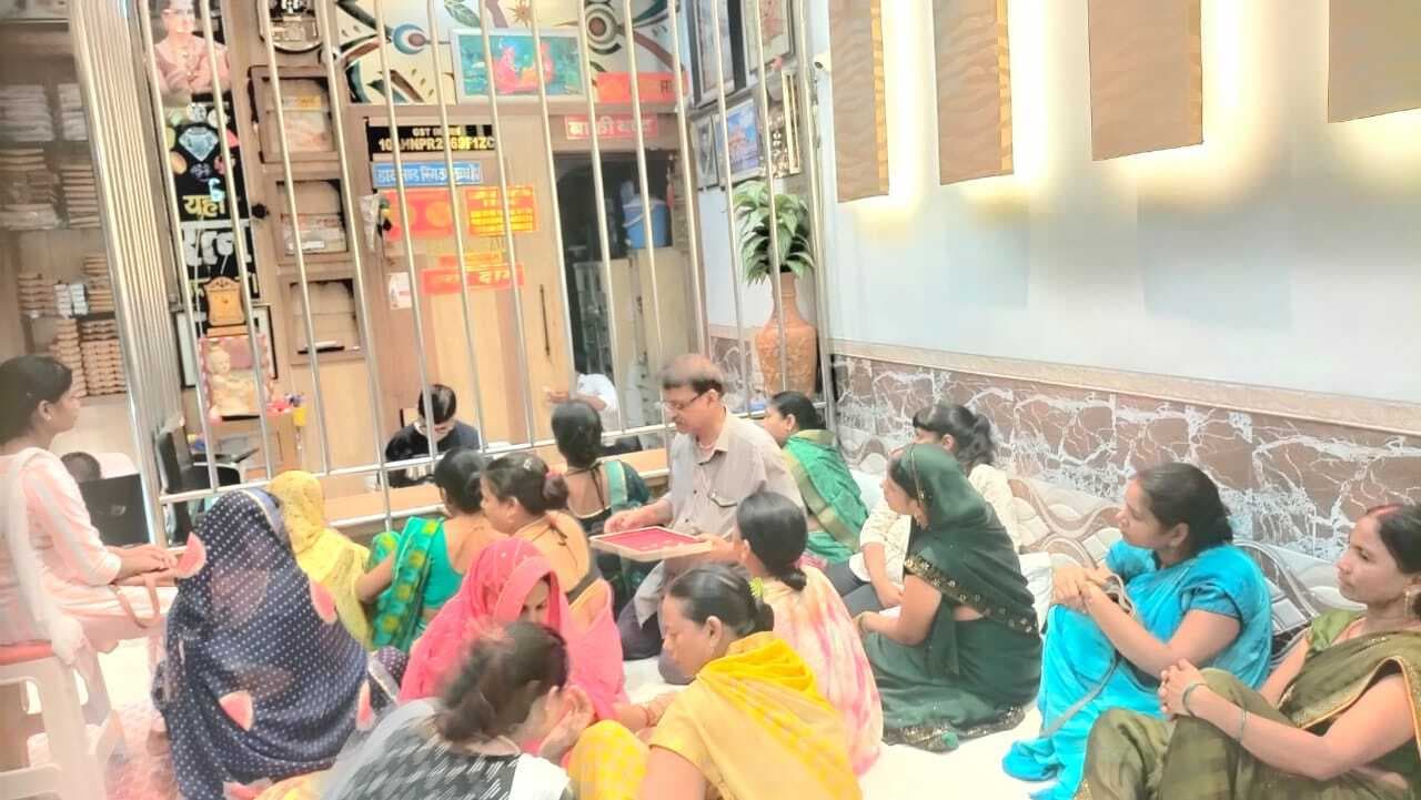 kaimur News : अक्षय तृतीया पर आभूषण बाजार रहा गुलजार, जमकर हुई खरीदारी