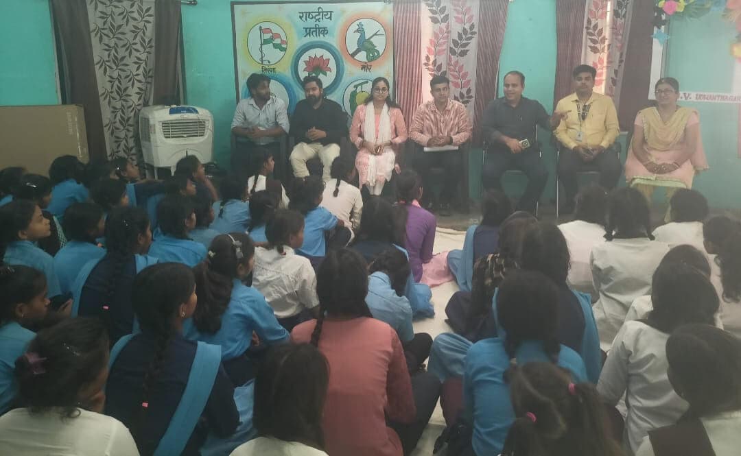 कस्तूरबा स्कूल में आर्ट एंड क्राफ्ट कला प्रशिक्षण एवं प्रदर्शनी