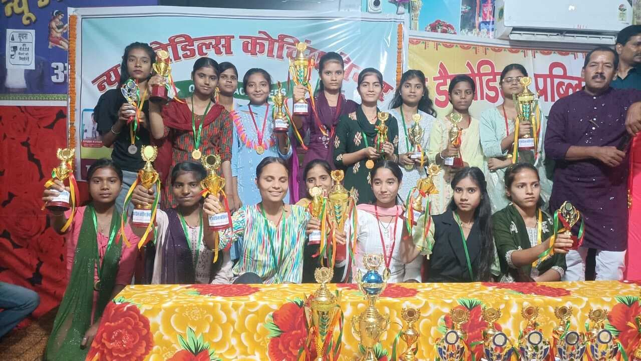 मैट्रिक परीक्षा में सफल विद्यार्थियों को किया सम्मानित