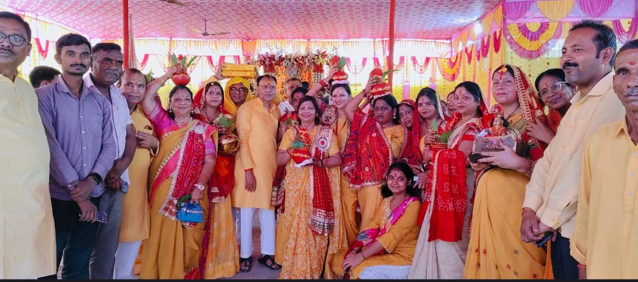 कलशयात्रा के साथ राधाकृष्ण मंदिर में भागवत कथा शुरू