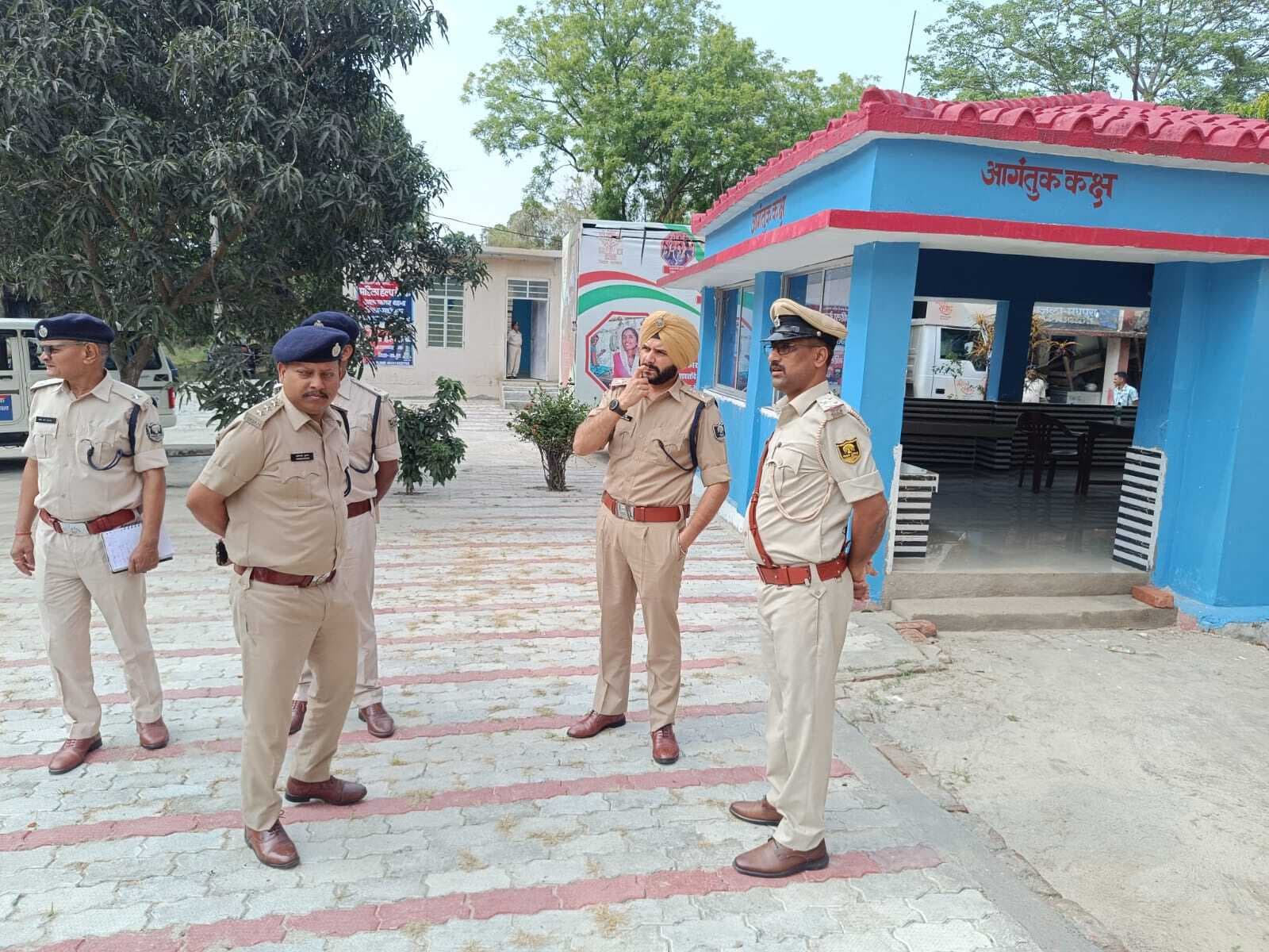 आलमनगर थाना का एसपी ने किया निरीक्षण