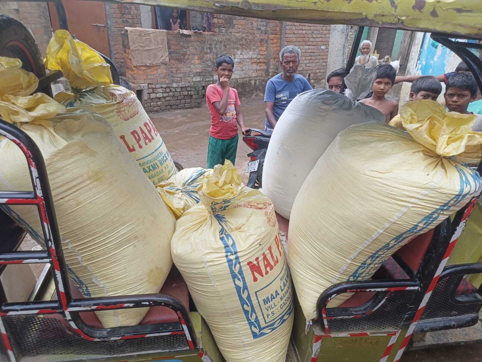 छह बोरा चावल व टोटो जब्त, एक व्यक्ति गिरफ्तार