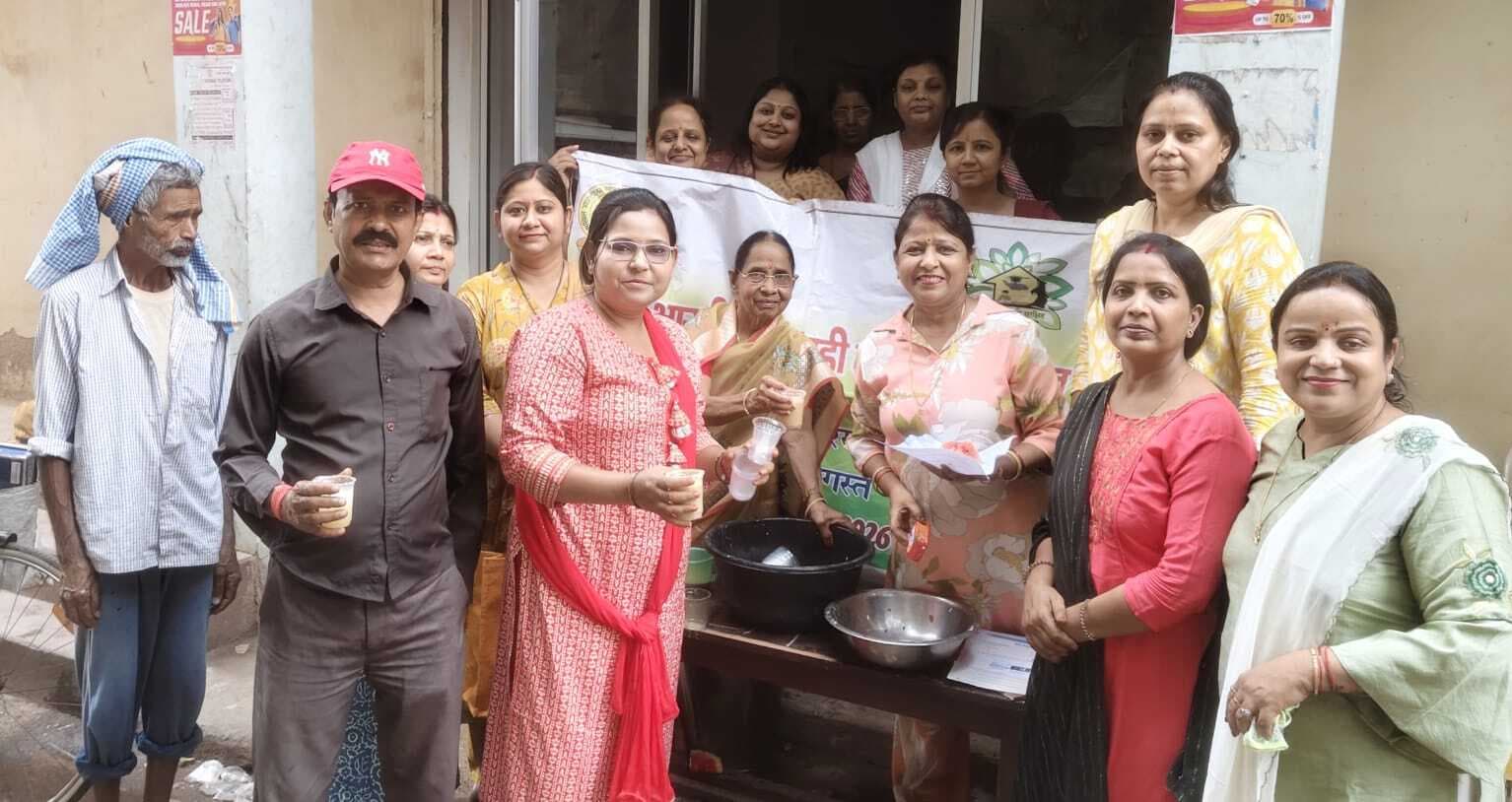 मारवाड़ी महिला समिति ने किया सत्तू व शरबत का वितरण
