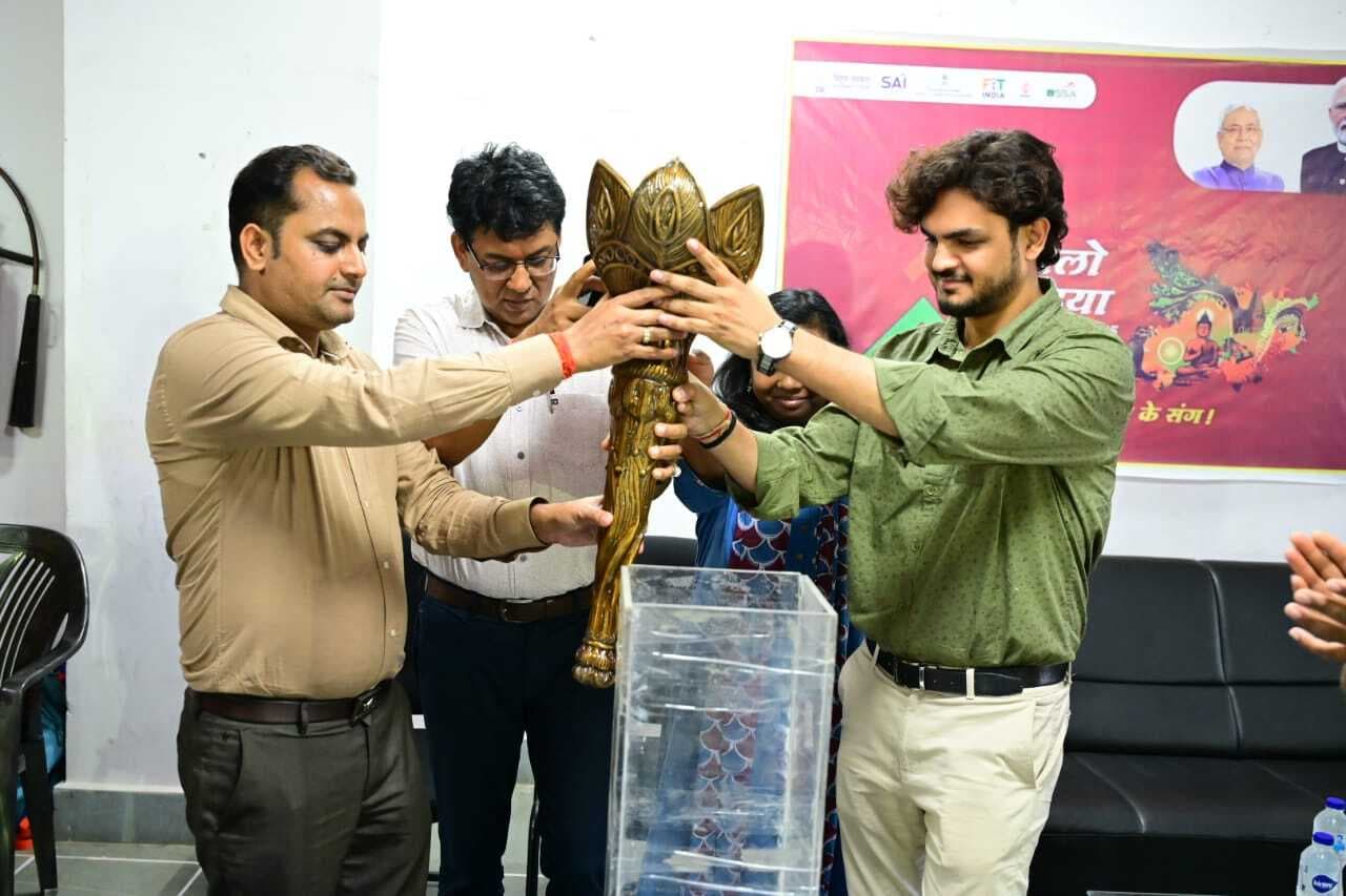 अनुशासन, आत्मविश्वास और टीम भावना का विकास करता है खेल