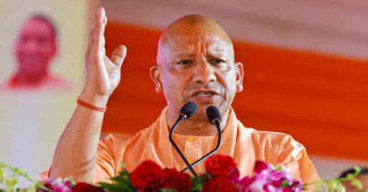 सड़क पर नमाज बैन होने के फैसले पर अफसरों से सहमत योगी, महाकुंभ का दिया बड़ा उदाहरण