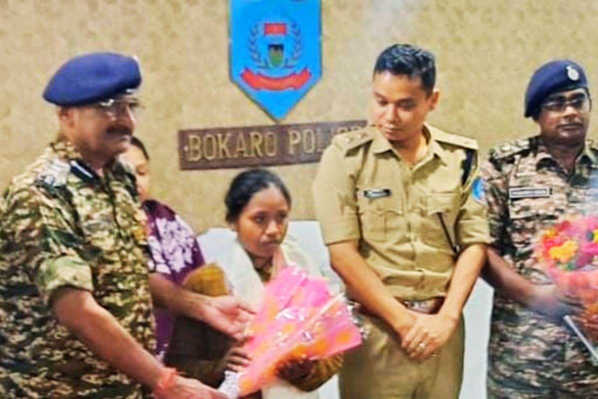 Naxal News: महिला नक्सली सुनीता मुर्मू ने बोकारो में किया सरेंडर, बतायी ये वजह