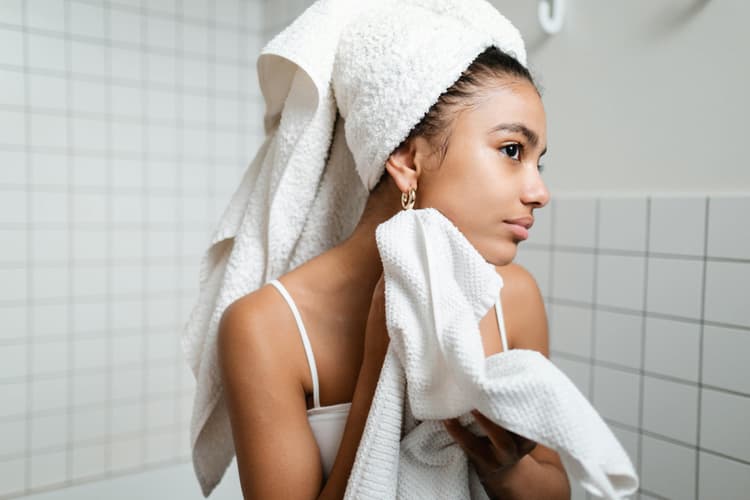 Beauty Tips: क्या आपको पता है ये कमाल के एंटी एजिंग टिप्स? ट्राई करते ही चेहरे पर आजाएगी गजब की रौनक