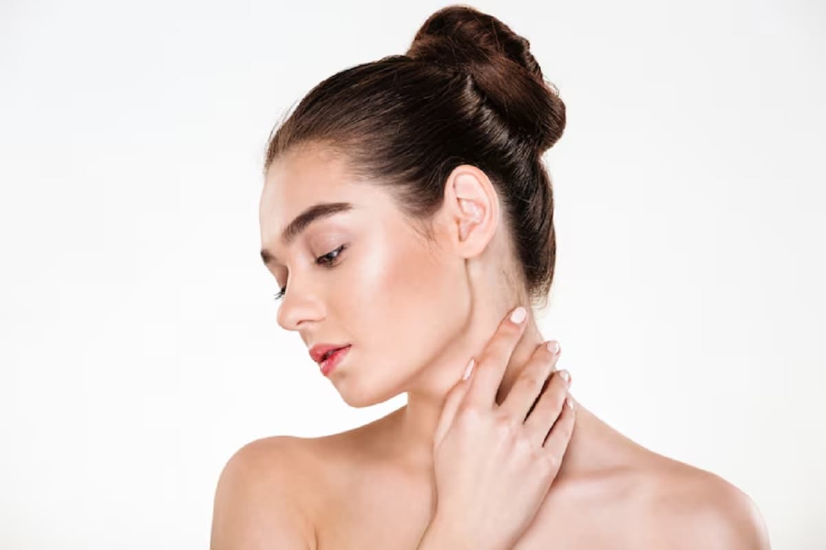 Skin Care: गर्दन के कालेपन से हैं परेशान? जानिए घर में मौजूद चीजों से उसे साफ करने के आसान घरेलू उपाय Skin Care: गर्दन के कालेपन से हैं परेशान? जानिए घर में मौजूद चीजों से उसे साफ करने के आसान घरेलू उपाय