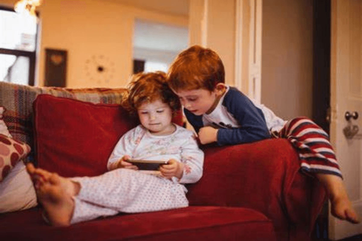 Parenting Tips: बच्चा मोबाइल से दूर नहीं रहता? ये 3 ट्रिक आजमाकर देखें, फर्क खुद दिखेगा Parenting Tips: बच्चा मोबाइल से दूर नहीं रहता? ये 3 ट्रिक आजमाकर देखें, फर्क खुद दिखेगा