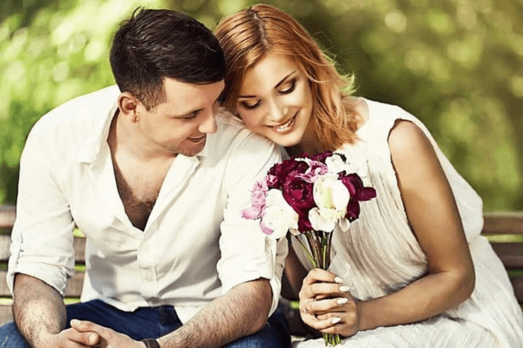 Relationship Tips: क्या आपका पार्टनर वाकई आपसे प्यार करता है? 5 इशारे जो सच सामने लाएंगे